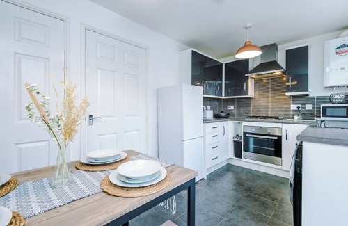 Chorlton-on-Medlock House | Steps from O2 Apollo & Oxford Road
