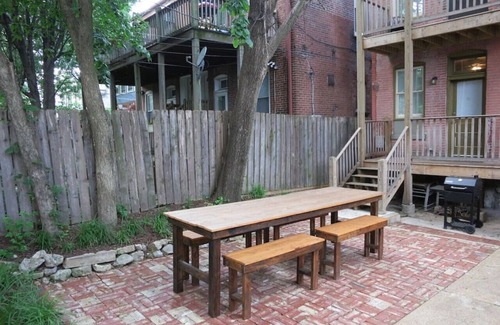 Tower Grove South Apartment | Steps from S Grand Ave and Tower Grove Park