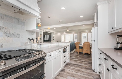 Central Mission Beach Condo | Steps from Sand * New Remodel * BBQ