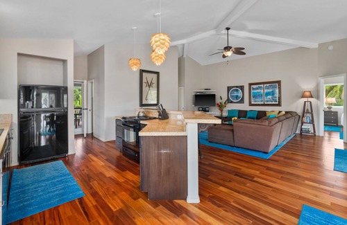 Kilauea House | STEPS FROM STUNNING MOLOAA BAY
