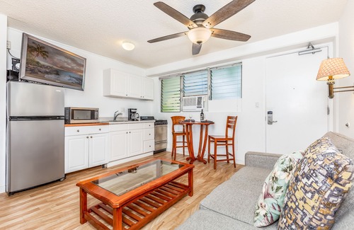 Waikiki Condo | Steps from the Beach Family Retreat w/Free Parking in Boutique Style Building