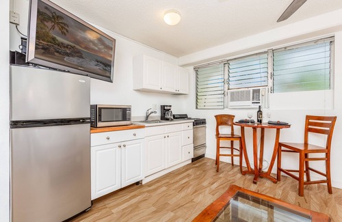 Waikiki Condo | Steps from the Beach Family Retreat w/Free Parking in Boutique Style Building