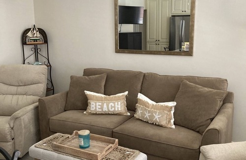 Hollywood Lakes Condo | Steps from the beach and the famous Broadwalk