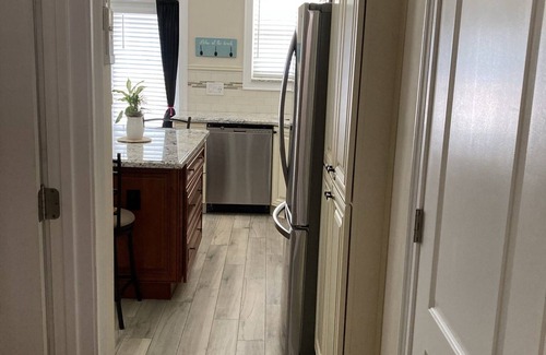 Hollywood Lakes Condo | Steps from the beach and the famous Broadwalk