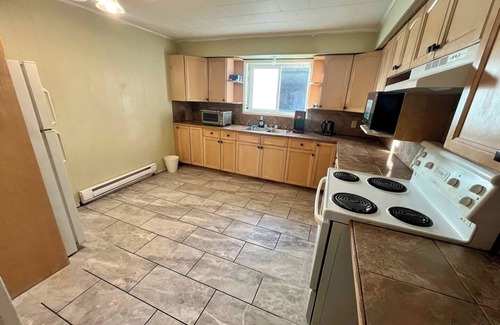 Lake Cowichan House | Steps from the lake: nn A 5-minute walk away from Shops, Saywell park & the lake
