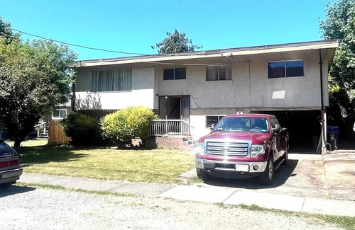 Lake Cowichan House | Steps from the lake: nn A 5-minute walk away from Shops, Saywell park & the lake