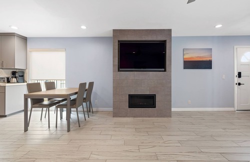 Hermosa Beach Condo | Steps from the ocean, Large/remodeled 2bedroom beach apt