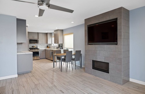 Hermosa Beach Condo | Steps from the ocean, Large/remodeled 2bedroom beach apt