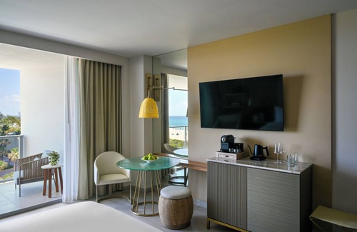 Singer Island Hotel | Steps from the Sand: 2 Beach View Stay w/Luxe Amenities+ Sun-Filled Relaxation