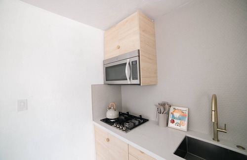 Silver Strand House | Steps from the sand- Tower 4 Beach DuplexnCompletely remodeled, pet friendly!