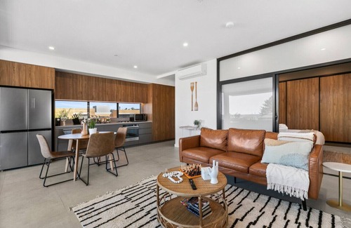Coogee Apartment | Steps from the shore: Coogee Beachside Haven #6