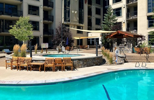Mammoth Lakes Apartment | Steps from the Village Gondola w/Fireplace & Shared Pool/Hot Tub, Dog-friendly