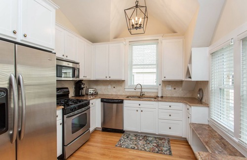 Saratoga Springs Condo | Steps from track and downtown AVAILABLE BELMONT WEEK!