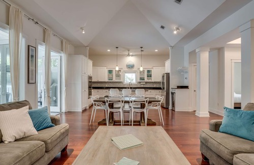 San Juan House | Steps to 30As Longest Public Beach,Private Pool,& Courtyard in Tropical Gardens