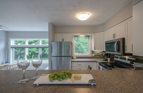 Ocean Park House | Steps to Beach, Pond View Ocean Park Meadows Condo with AC + Pool, Gym, Tennis