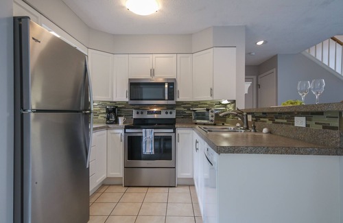 Ocean Park House | Steps to Beach, Pond View Ocean Park Meadows Condo with AC + Pool, Gym, Tennis