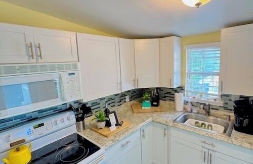 Pass-a-Grille Cottage | Steps to Beach+bikes VaCay getaway on PaG island