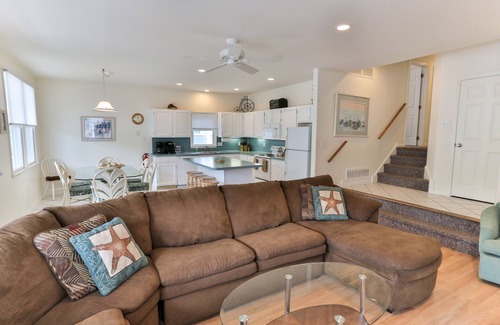 North End House | Steps to Beach/Boardwalk-Kitchen Remodel-Sleeps 12-Lots of amenities-Huge Porch