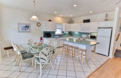 North End House | Steps to Beach/Boardwalk-Kitchen Remodel-Sleeps 12-Lots of amenities-Huge Porch