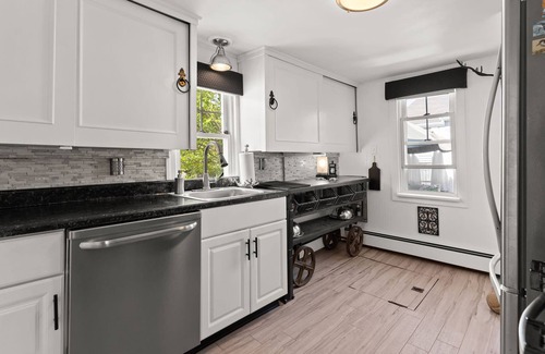 Newbury House | Steps to Beach | Bunkhouse + Porch | Dog-Friendly Retreat