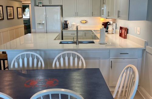 Tybee Island Condo | Steps to Beach! Gated garage. Park, 1 min.walk to restaurants and town. 5 Star!
