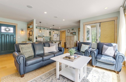 Oak Harbor Cottage | Steps to Beach: Home w/Hot Tub in Oak Harbor!