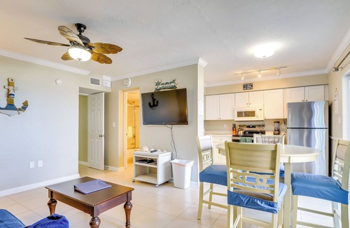 Whitney Beach Condo | Steps to Beach! Longboat Key Escape w/Porch