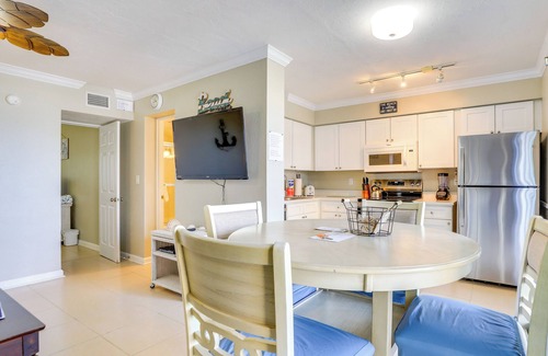 Whitney Beach Condo | Steps to Beach! Longboat Key Escape w/Porch