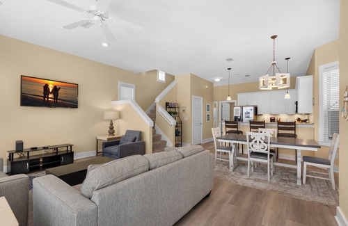 Miramar Beach House | ⛱️Steps to Beach-Pool + Hot Tub in Gated Cottage Retreat-3BR My Blue Heaven⭐