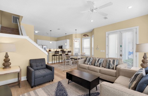 Miramar Beach House | ⛱️Steps to Beach-Pool + Hot Tub in Gated Cottage Retreat-3BR My Blue Heaven⭐