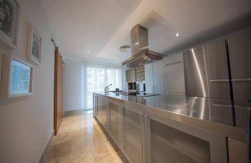 Playa Mujeres Apartment | Steps to Beach | Pool, Gym, Spa, and BBQ Bliss