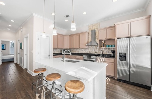 Rosemary Beach House | STEPS to Beach! Private Pool, Spa, Bikes, & Sleeps 18! Pet Friendly!