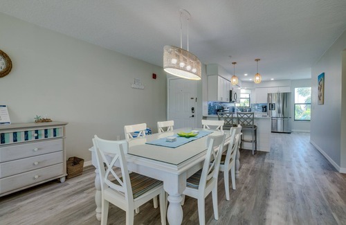 Holmes Beach Condo | Steps to Beach - Tropical Sunset 1 by SeaBreeze Vacation