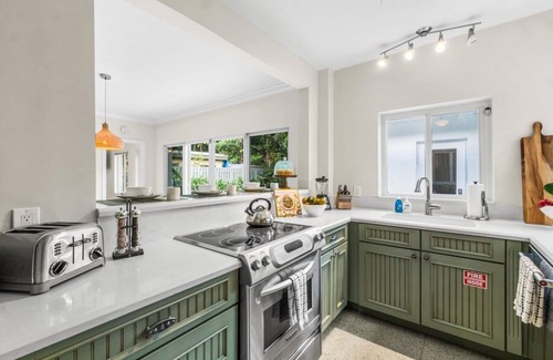 Birch Park Finger Streets House | Steps to Beach/Heated Pool/Sugar Key/RESlDENCES