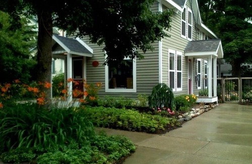 Saugatuck House | Steps to Butler St-Walk to Everything-Very Clean