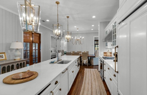Watercolor House | Steps to Camp Watercolor | 8 FREE Bikes | Heated Community Pool/Guest House/Screened Porch/Sleeps 16