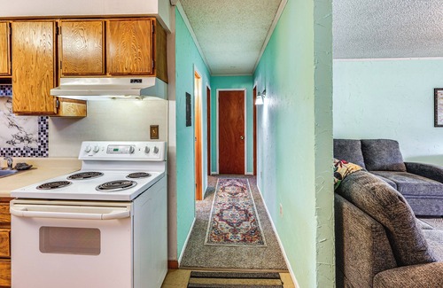 College Apartment | Steps to Chena River - Condo Near Hiking & Tours!