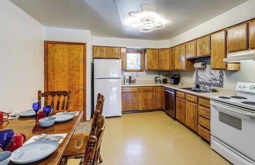 College Apartment | Steps to Chena River - Condo Near Hiking & Tours!