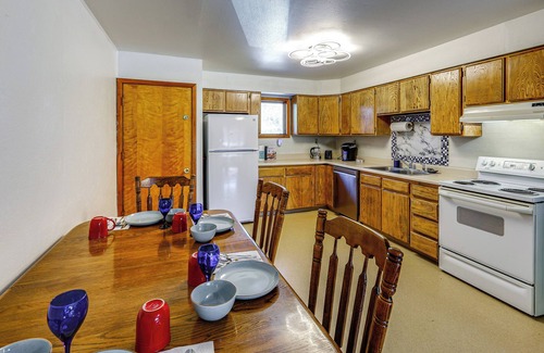 College Apartment | Steps to Chena River - Condo Near Hiking & Tours!