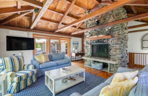 Brewster House | Steps to Freshwater Beach Kayaks Sauna
