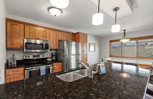 Steamboat Springs Condo | Steps to Gondola/Base/Pool/HotTub/Gym/Game Room+ Shuttle-Garage-W/D-Fireplace-Grill-Remodeled 2022