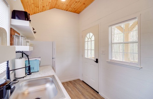 Tumbling Shoals Cabin | Steps to Greers Ferry Lake: Tumbling Shoals Cabin!