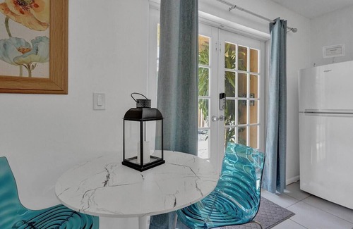 Hollywood Apartment | Steps to Hardrock! Managed by BNR Vacation Rentals