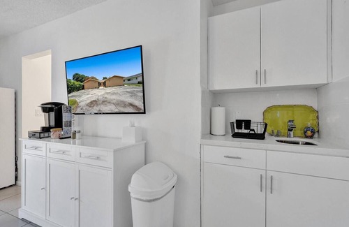 Hollywood Apartment | Steps to Hardrock! Managed by BNR Vacation Rentals