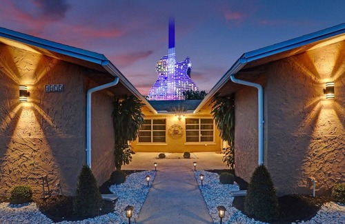 Hollywood Apartment | Steps to Hardrock! Managed by BNR Vacation Rentals