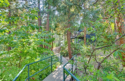 Cedar Glen Cottage | Steps to Lake Arrowhead: Cabin w/Bbq!