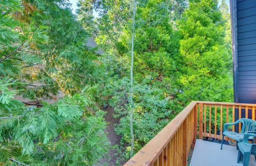 Cedar Glen Cottage | Steps to Lake Arrowhead: Cabin w/Bbq!