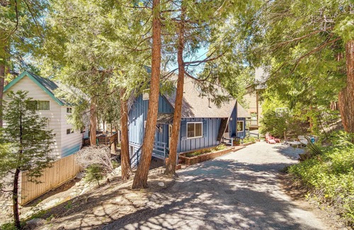 Cedar Glen Cottage | Steps to Lake Arrowhead: Cabin w/Bbq!