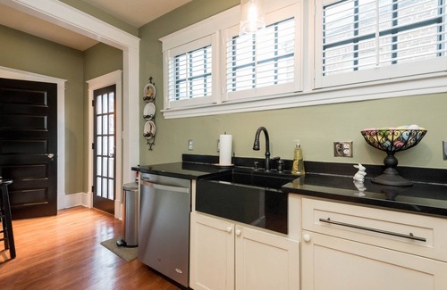 Historic District House | Steps to Naval Academy, City Dock, and State House