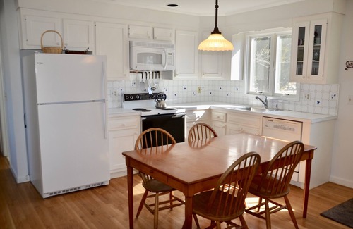 Brewster House | Steps to Paine's Creek-The Perfect Vacation Home
